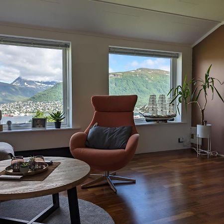 Sea & Mountain View Apartment Tromsø Esterno foto